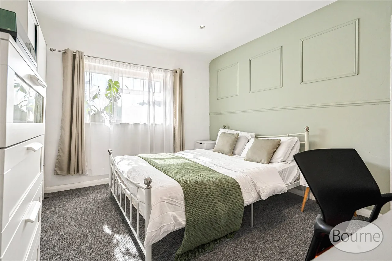 Hillview Crescent, Guildford, GU2, photo 7