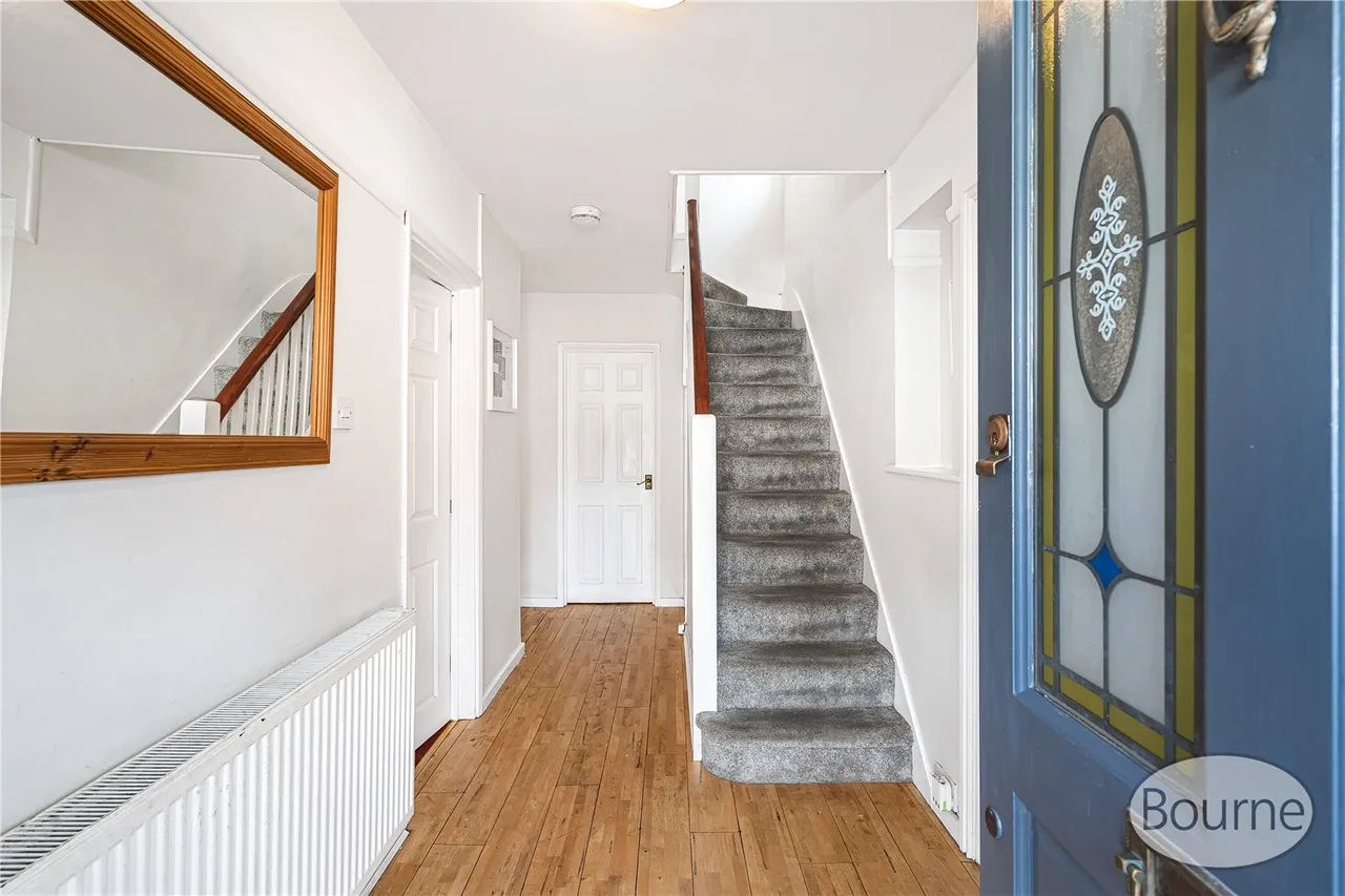Hillview Crescent, Guildford, GU2, photo 18