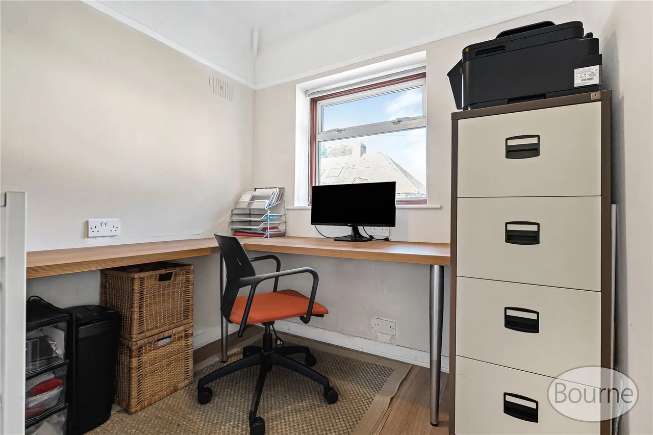 Hillview Crescent, Guildford, GU2, photo 6