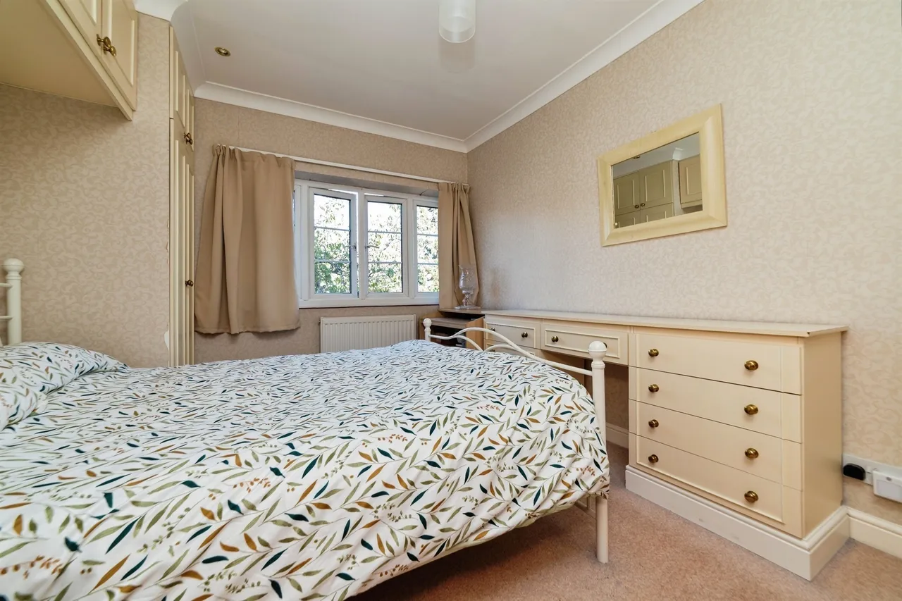 Newfields, Welwyn Garden City, AL8, photo 13
