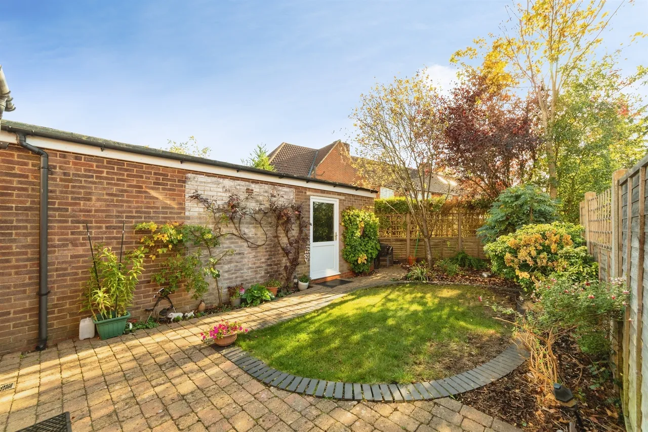 Newfields, Welwyn Garden City, AL8, photo 18