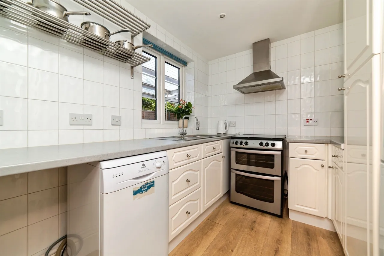 Newfields, Welwyn Garden City, AL8, photo 9