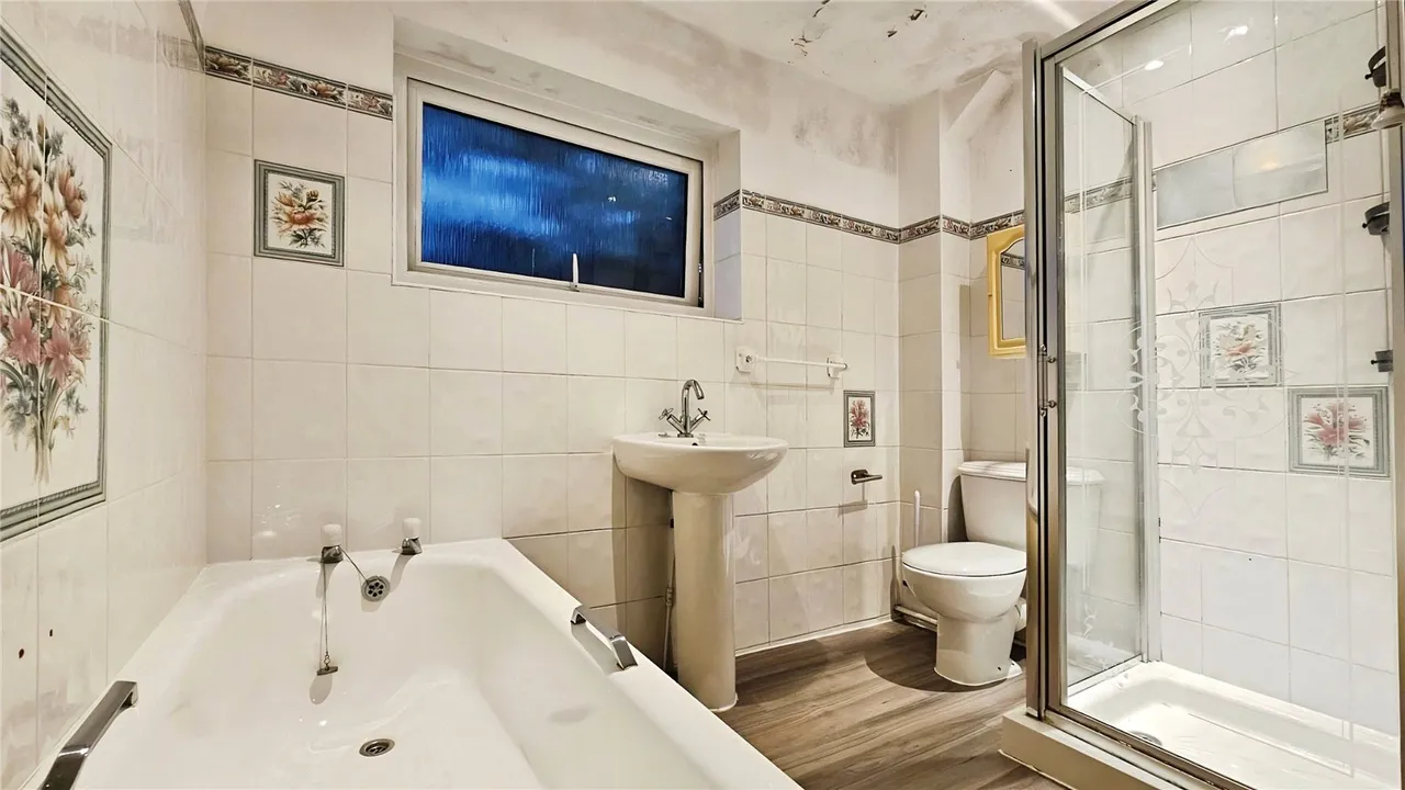 The Causeway, Staines-upon-Thames, TW18, photo 12