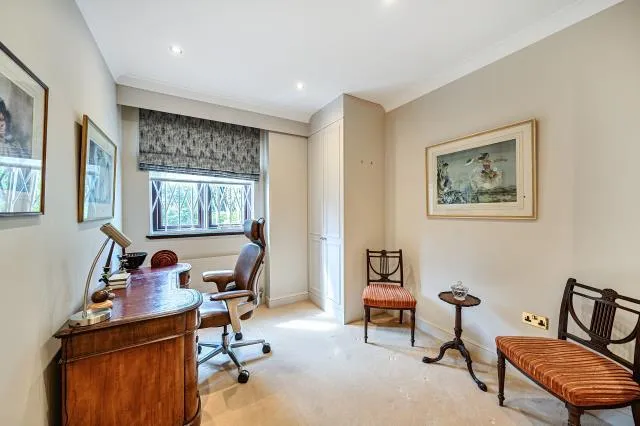 Regents Park Road, London, N3, photo 15
