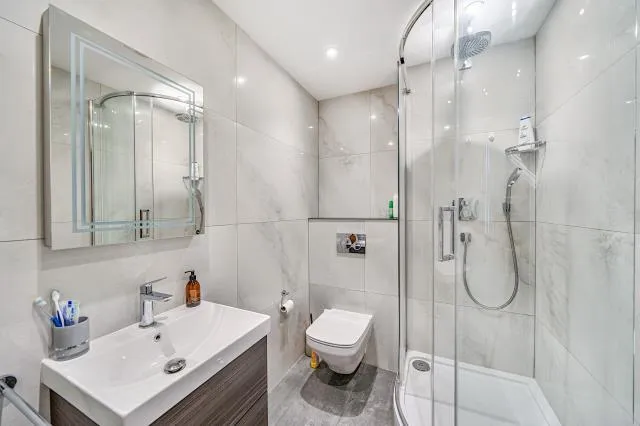 Regents Park Road, London, N3, photo 18