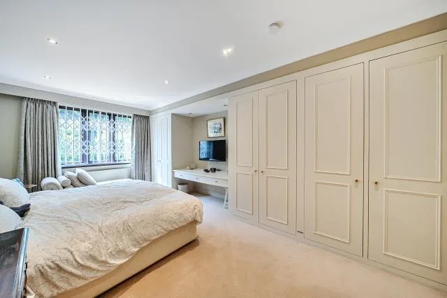 Regents Park Road, London, N3, photo 13