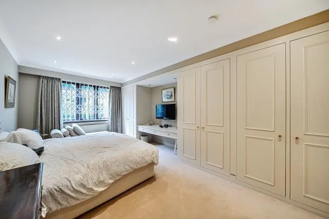 Regents Park Road, London, N3, photo 14
