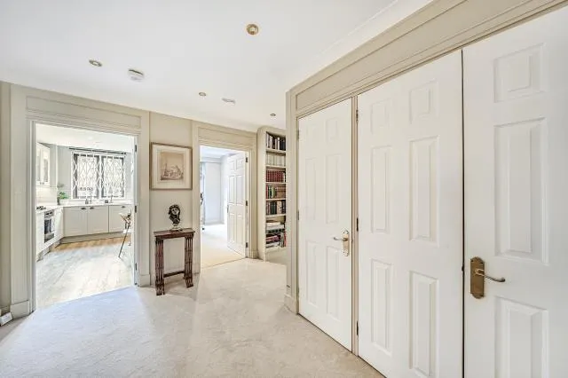 Regents Park Road, London, N3, photo 9