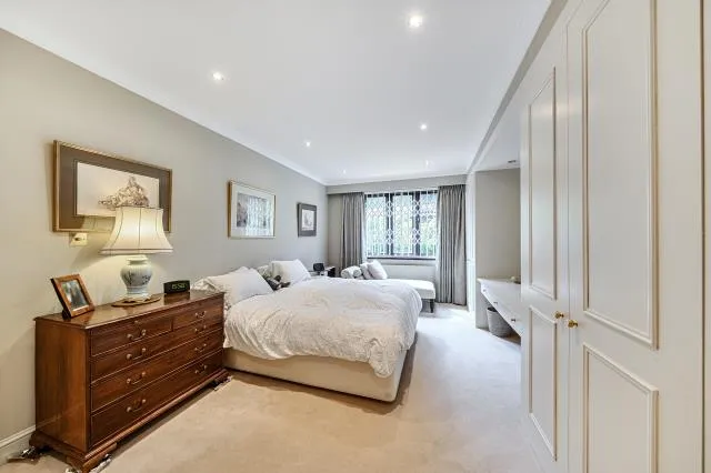 Regents Park Road, London, N3, photo 12