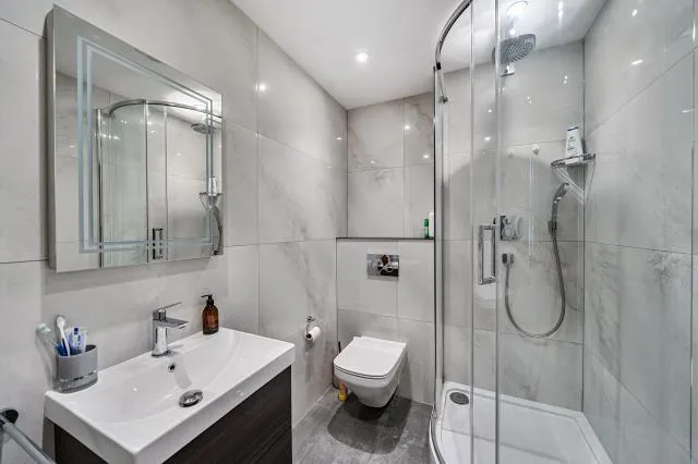 Regents Park Road, London, N3, photo 17