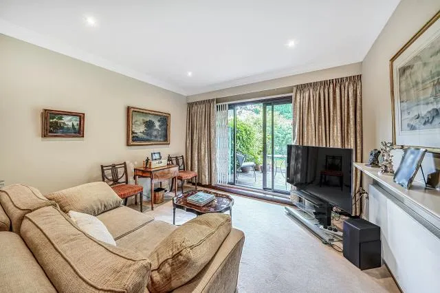 Regents Park Road, London, N3, photo 2
