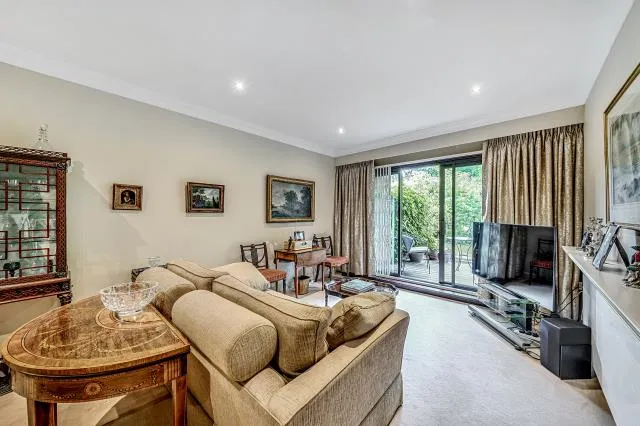 Regents Park Road, London, N3, photo 3