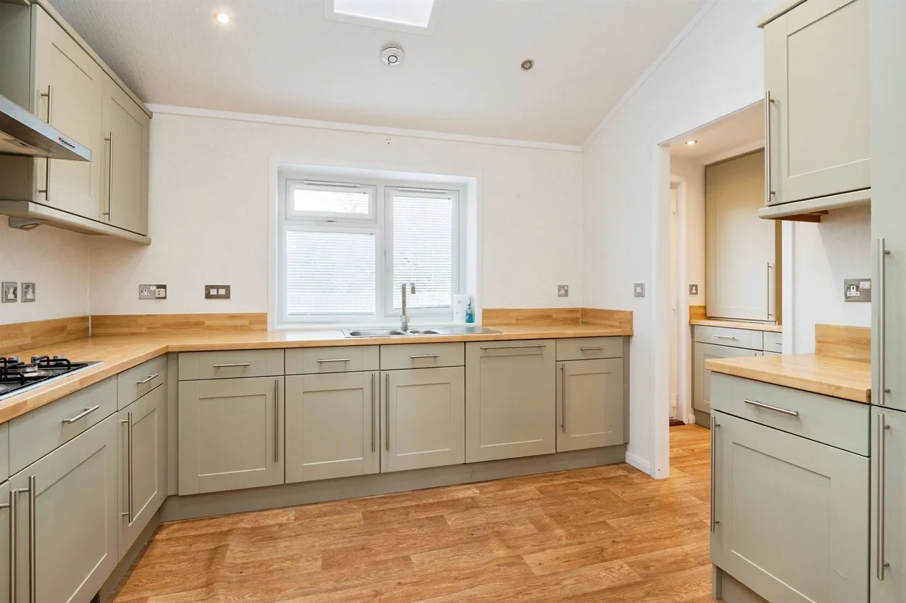 Queen Street, Paddock Wood, TN12, photo 3