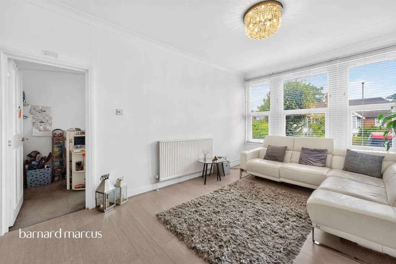 High Road, London, N20, photo 14