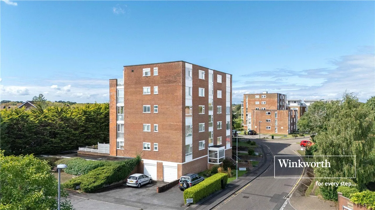 2 bed flat for sale, Fairway Drive, Christchurch, BH23