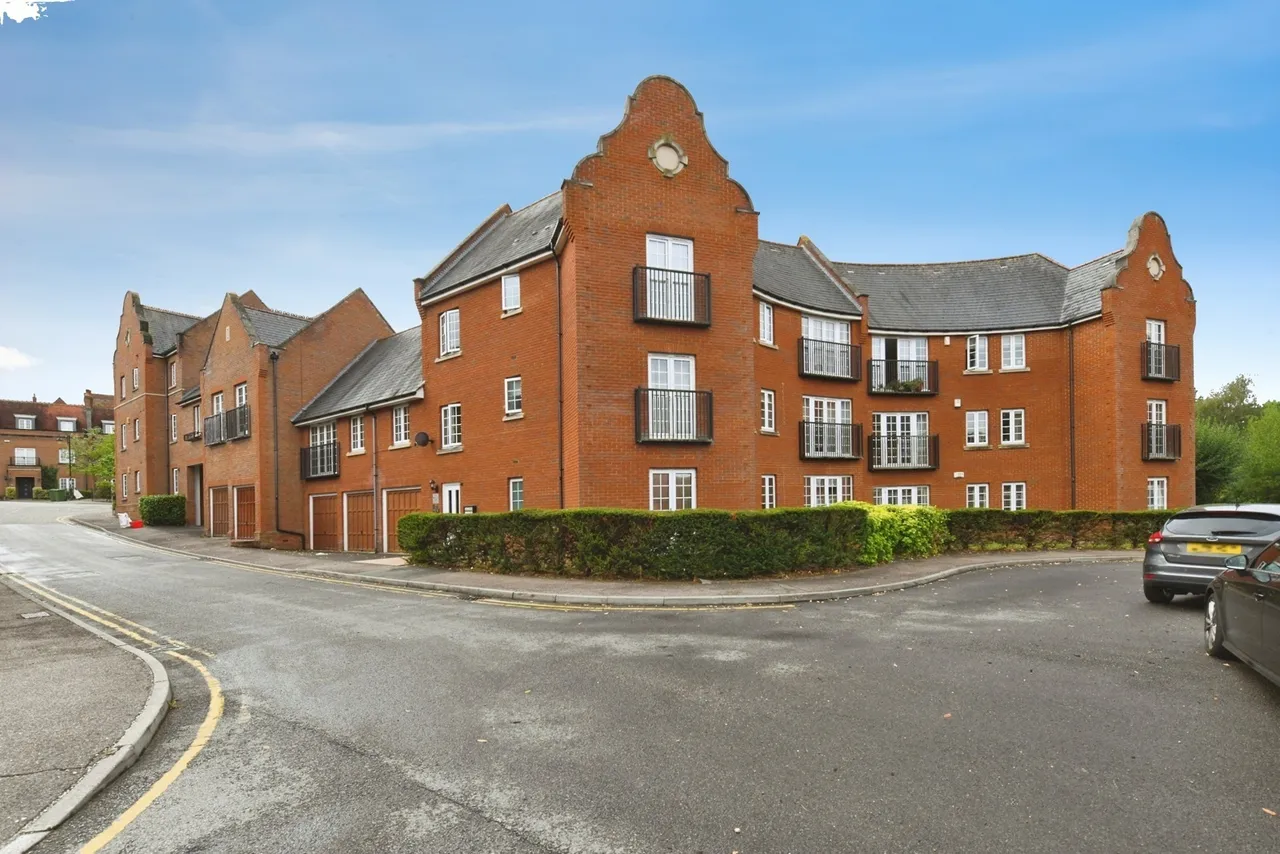 1 bed flat for sale — Osborne Heights, Warley, Brentwood, Essex, CM14