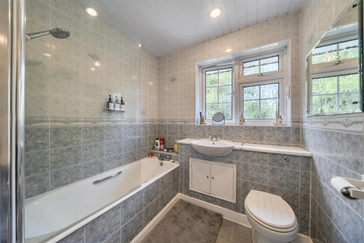 Howletts Lane, Ruislip, Middlesex, HA4 7SA, photo 17