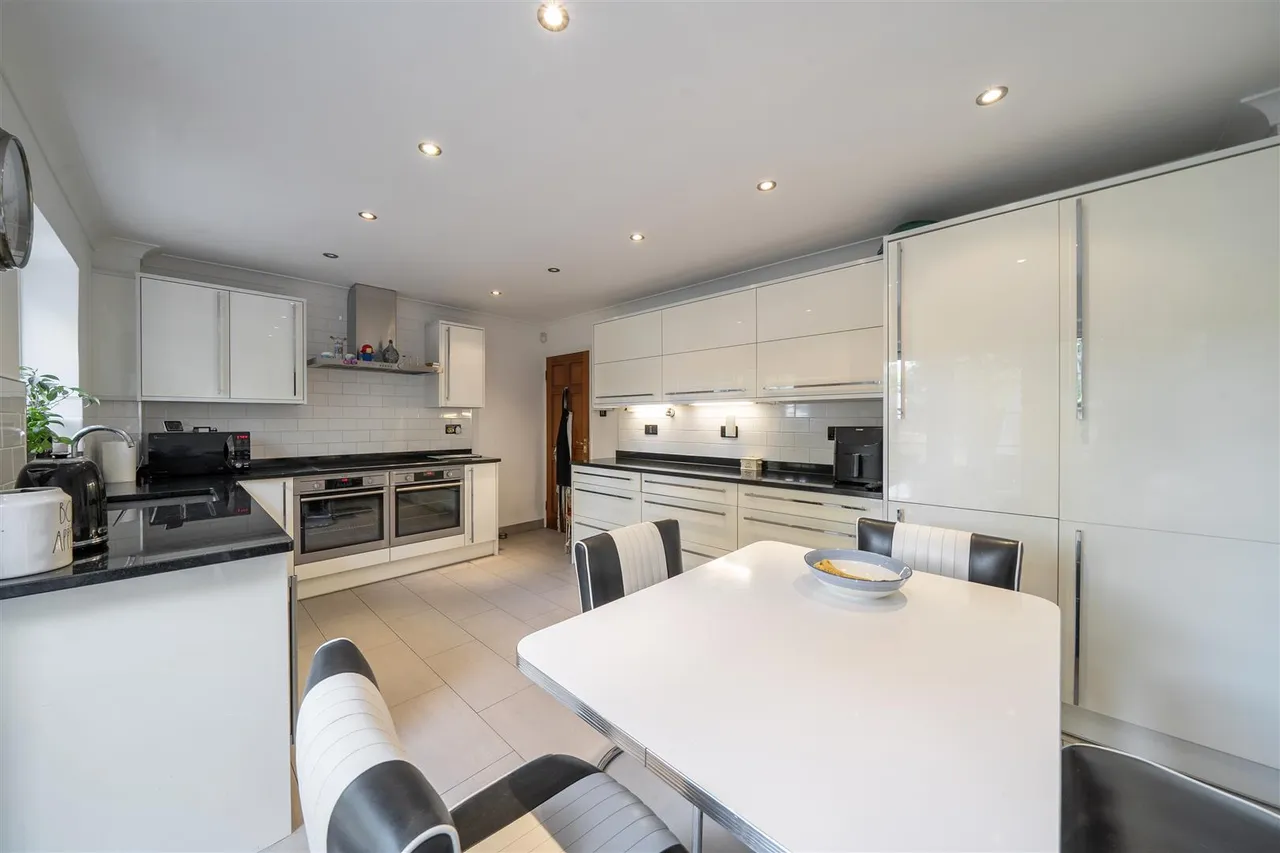 Howletts Lane, Ruislip, Middlesex, HA4 7SA, photo 5