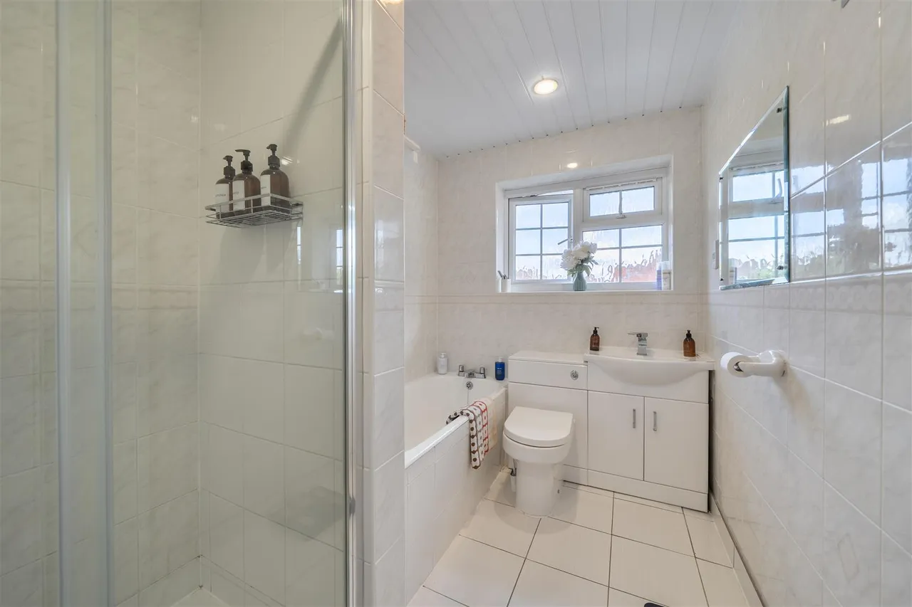 Howletts Lane, Ruislip, Middlesex, HA4 7SA, photo 12
