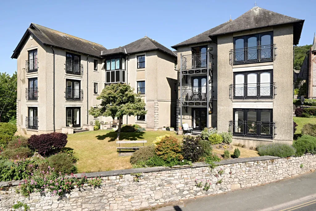 2 bed flat for sale, Main Street, Grange over Sands, LA11