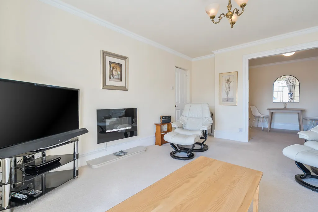 Main Street, Grange over Sands, LA11, photo 6