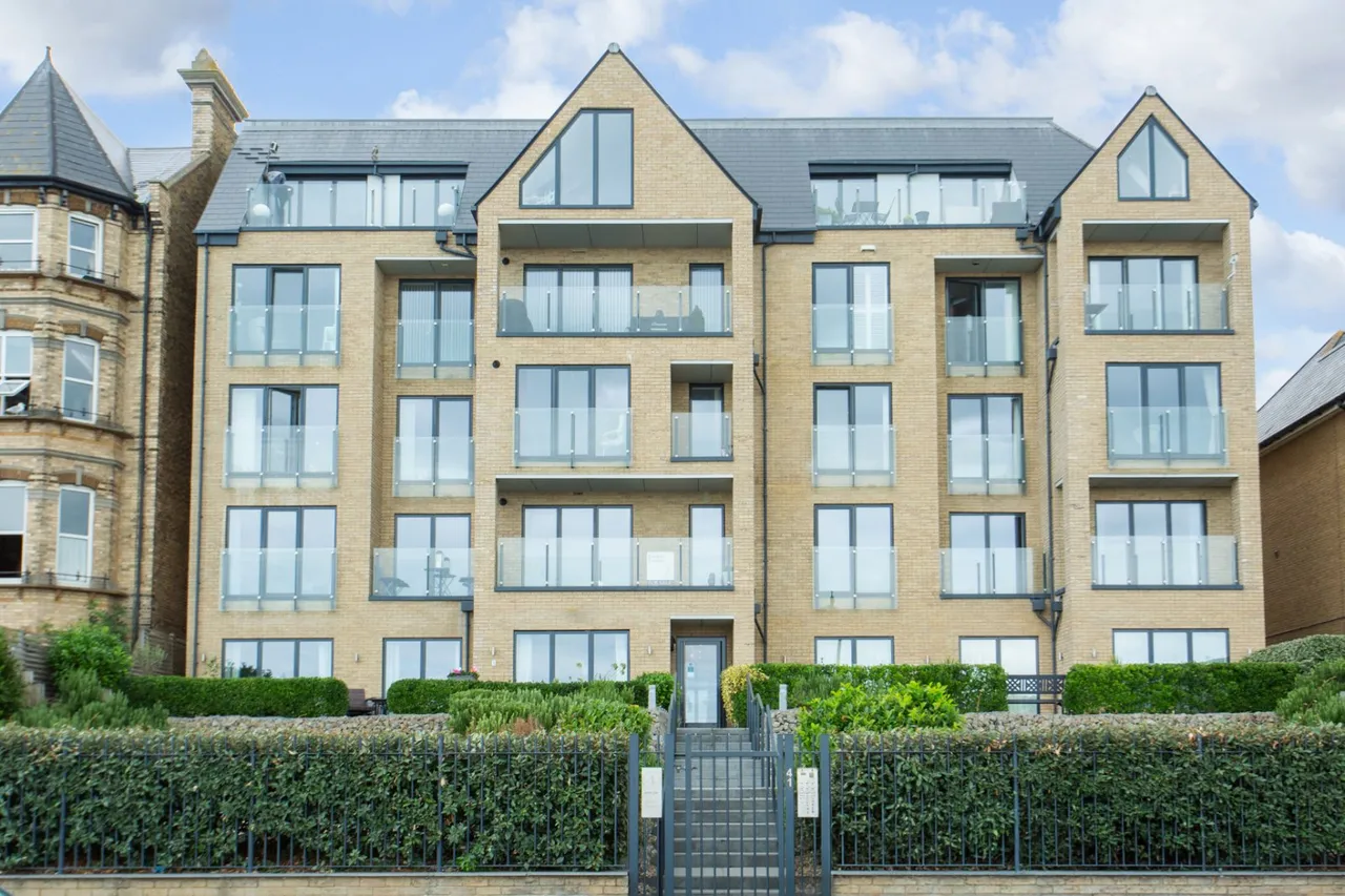 2 bed flat for sale, Central Parade, Herne Bay, CT6