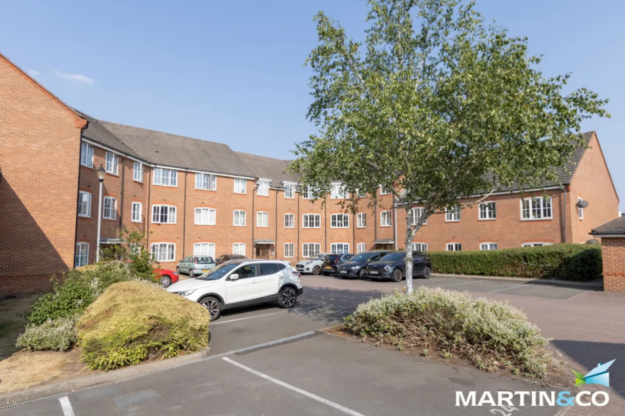 2 bed flat for sale — Ashwood Close, Oldbury, B69