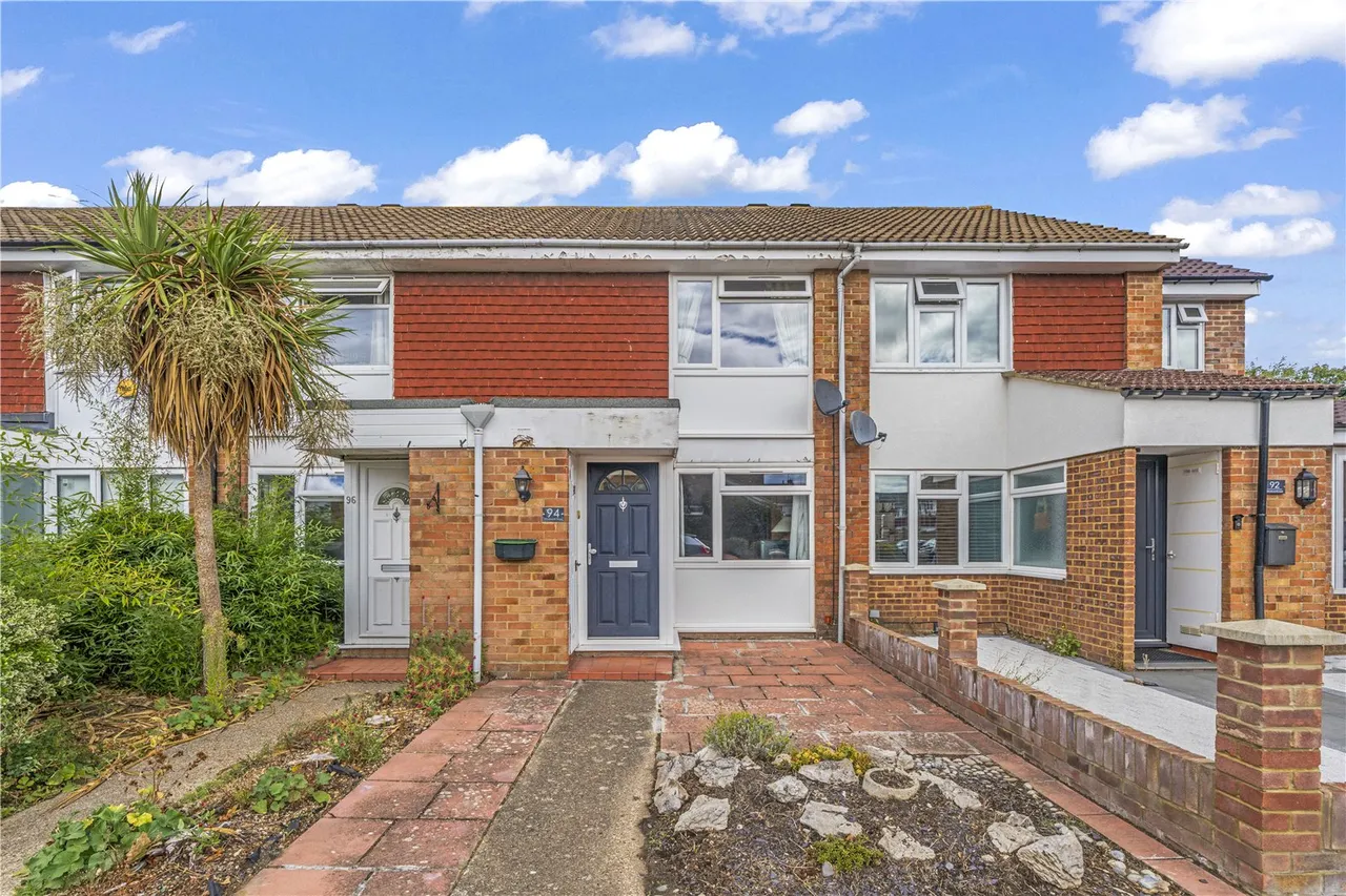 2 bed house for sale — Wordsworth Road, Hampton, TW12 1ES