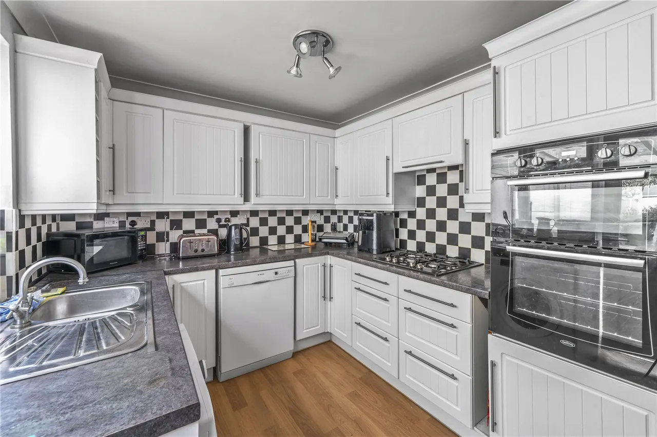 Wordsworth Road, Hampton, TW12 1ES, photo 2