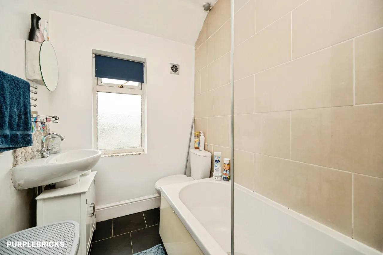 Throne Crescent, Rowley Regis, B65, photo 6