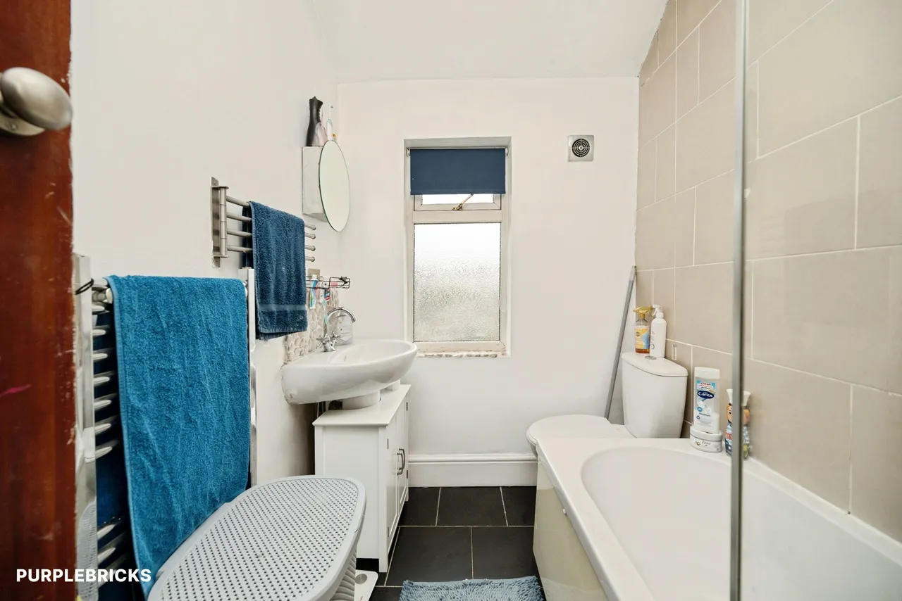 Throne Crescent, Rowley Regis, B65, photo 15