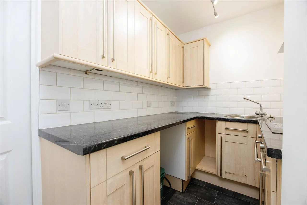 St. Nicholas Street, Bodmin, PL31, photo 4