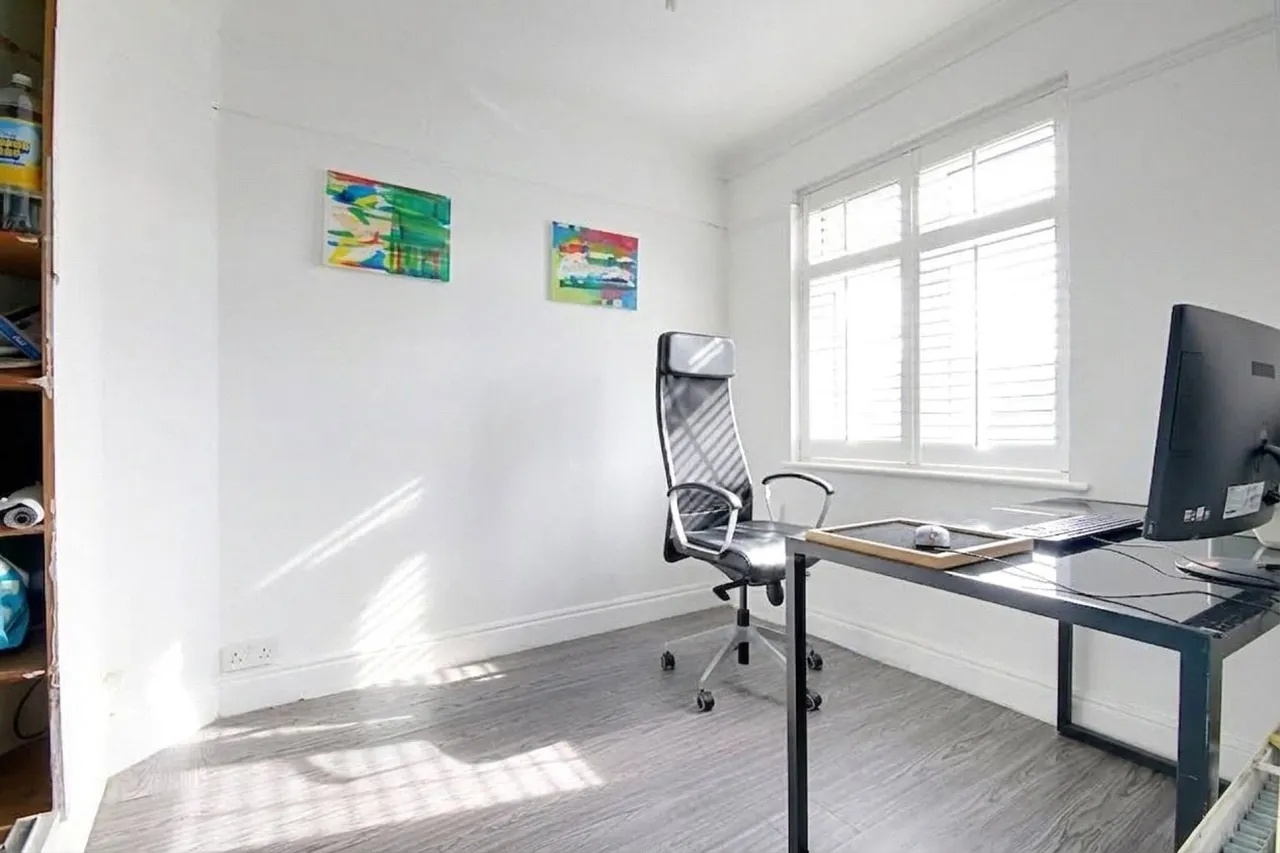 Holmwood Road, Enfield, photo 12
