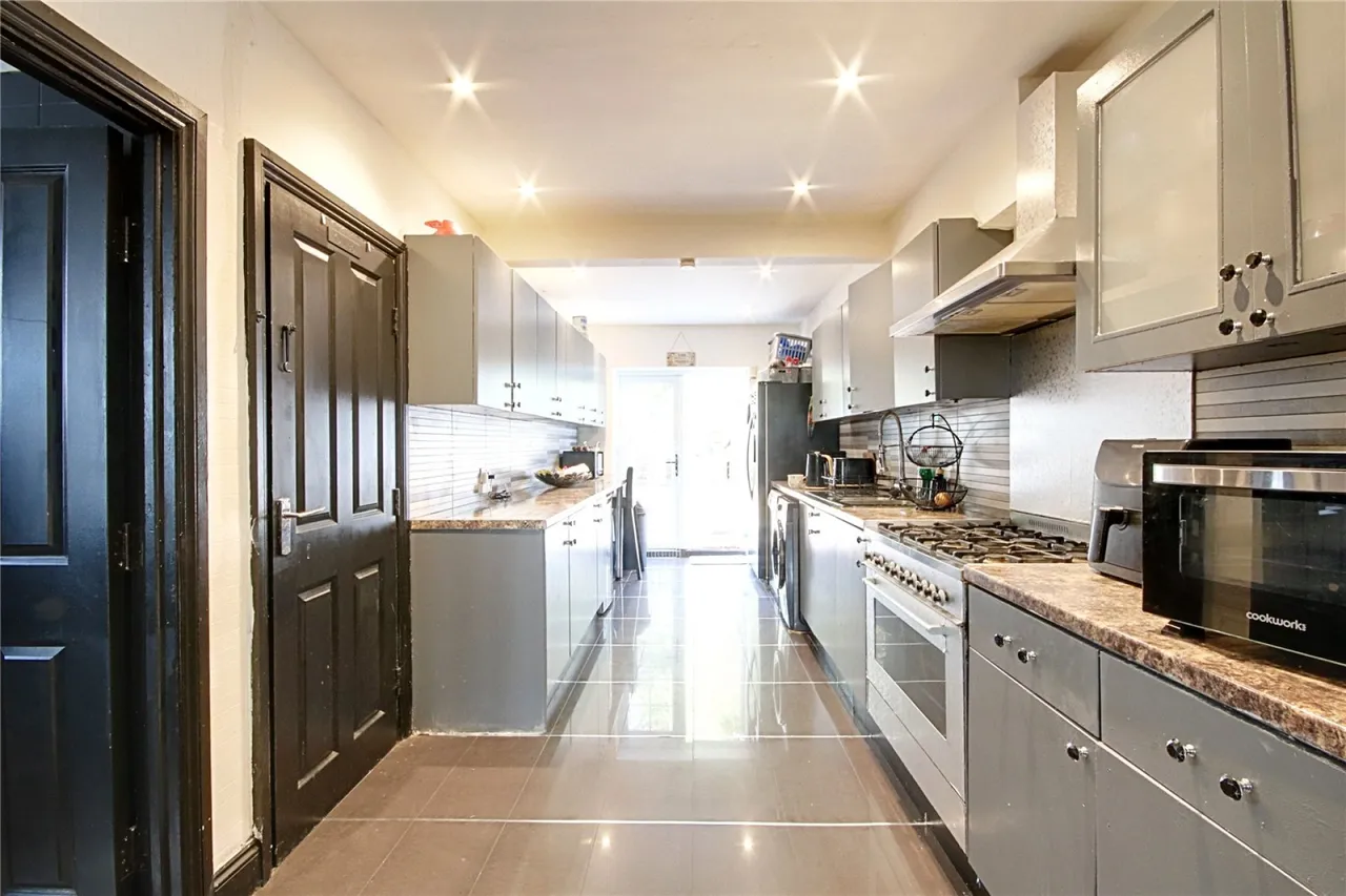 Holmwood Road, Enfield, photo 7