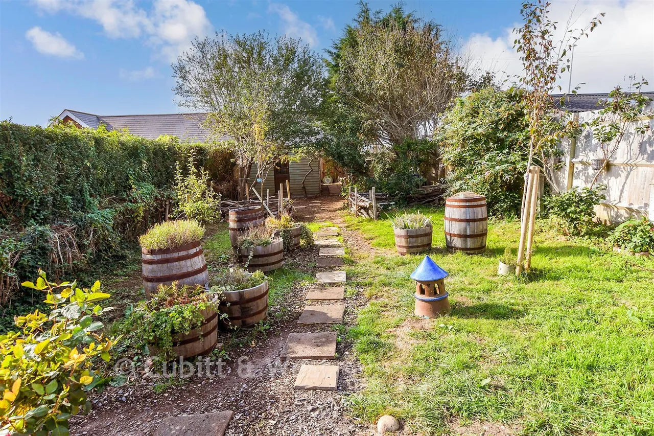Cliff Gardens, Telscombe Cliffs, BN10, photo 2
