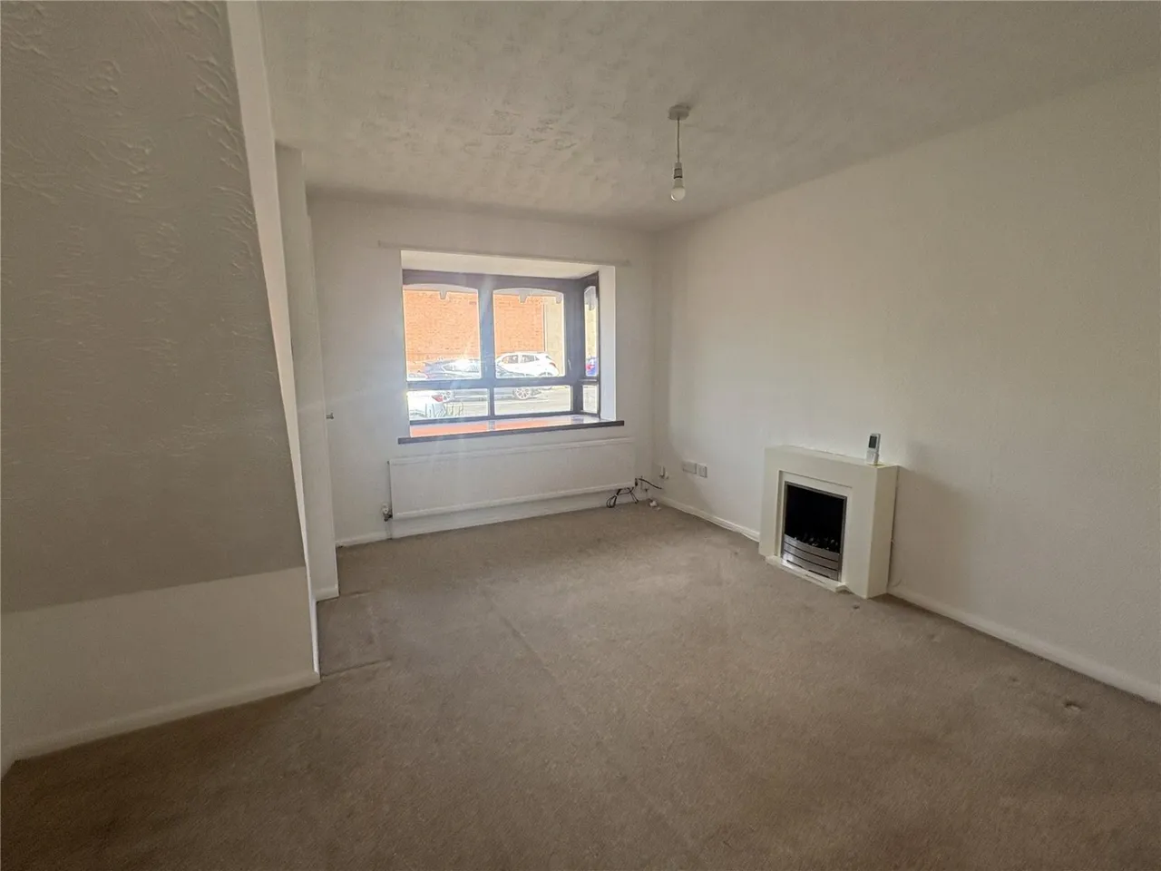 2 bed house to rent, Crest View, Nottingham, NG5