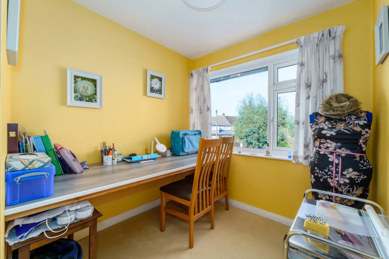 Avon Road, Sunbury-on-Thames, photo 16