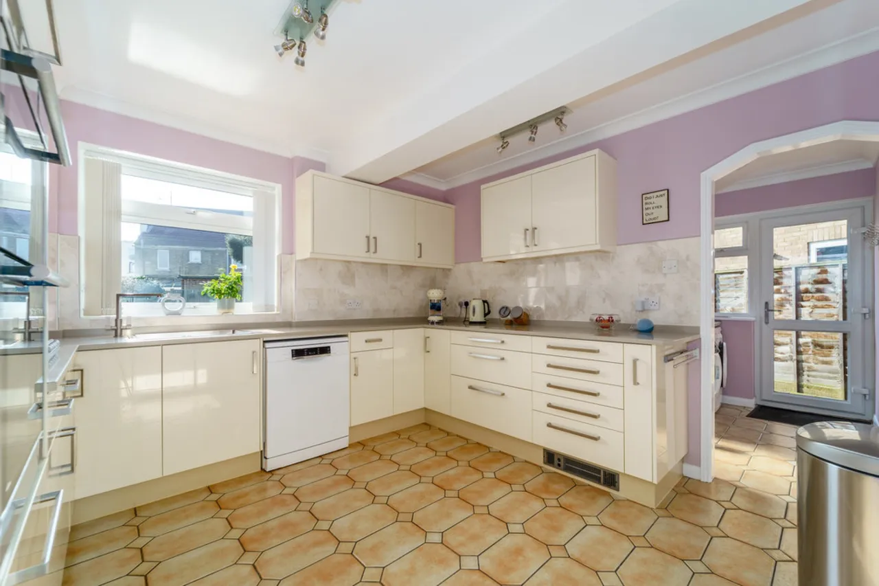 Avon Road, Sunbury-on-Thames, photo 4