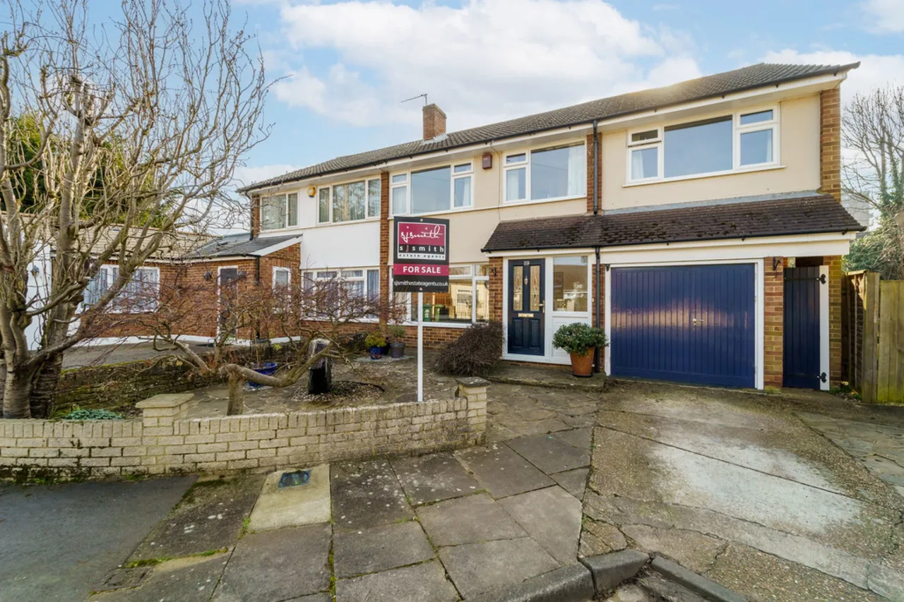 5 bed house for sale, Avon Road, Sunbury-on-Thames