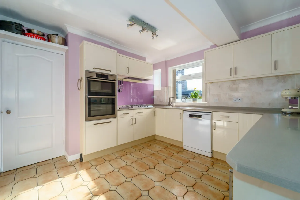 Avon Road, Sunbury-on-Thames, photo 8