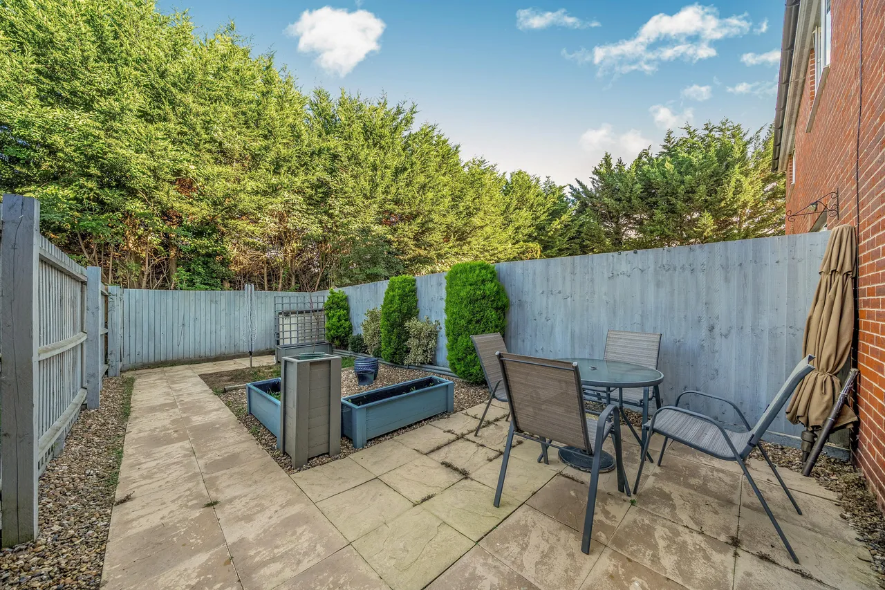 Alder Close, Bedford, photo 2