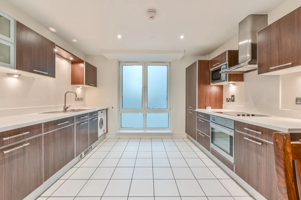 Flat 1 Salamanca Square, 9 Albert Embankment, London, photo 4