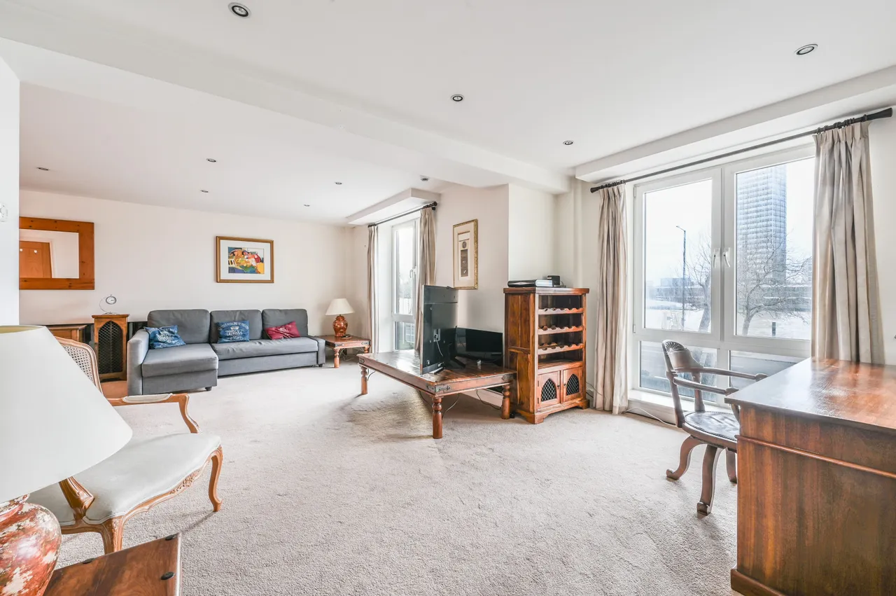 Flat 1 Salamanca Square, 9 Albert Embankment, London, photo 3