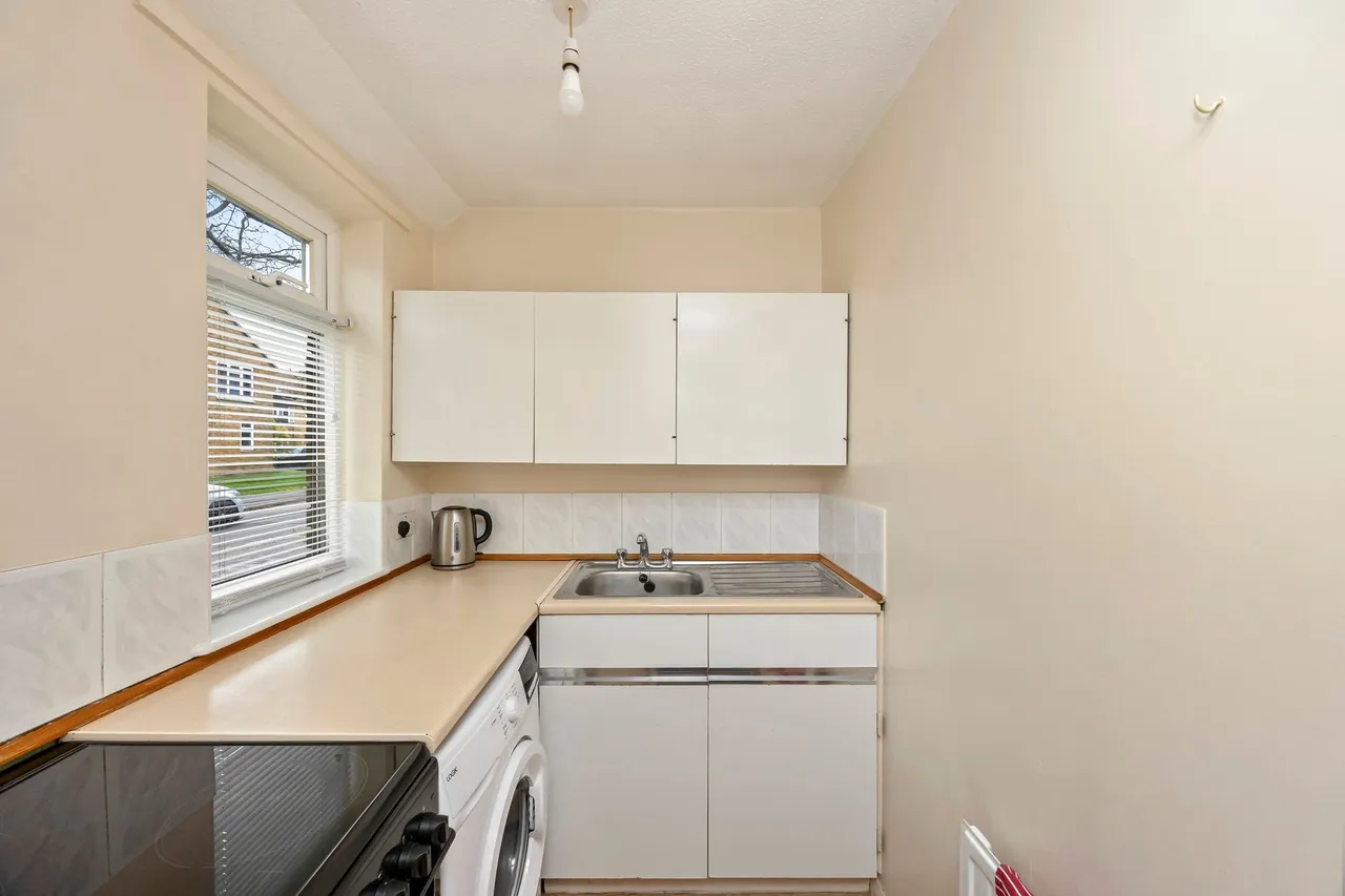 Siskin Close, Horsham, RH12, photo 5