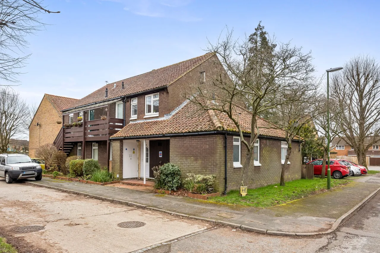 Siskin Close, Horsham, RH12, photo 11