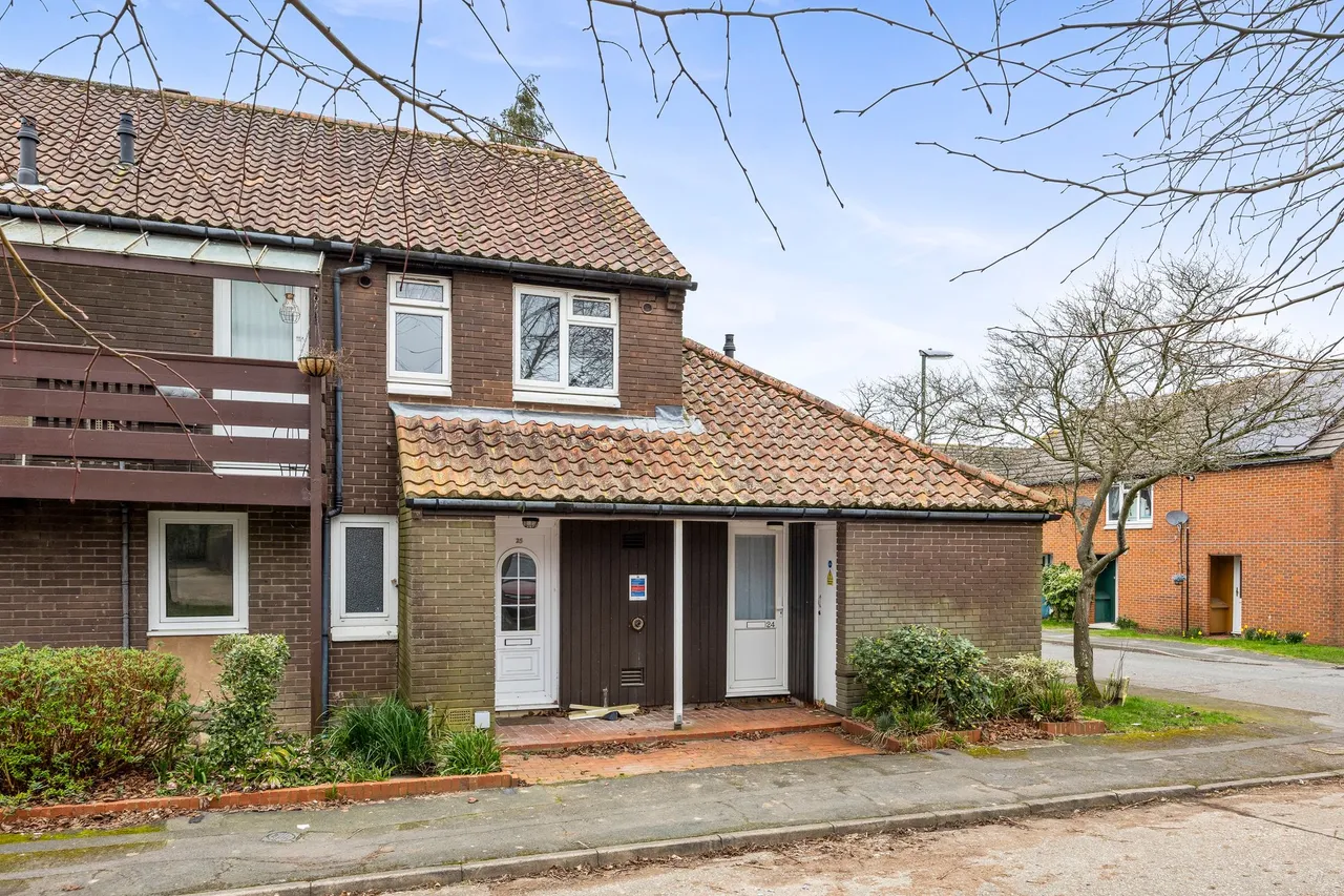 1 bed property for sale, Siskin Close, Horsham, RH12