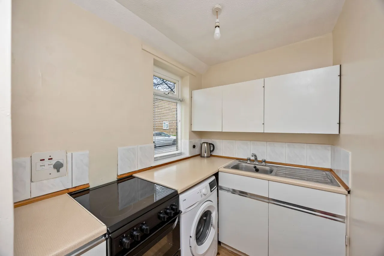 Siskin Close, Horsham, RH12, photo 2