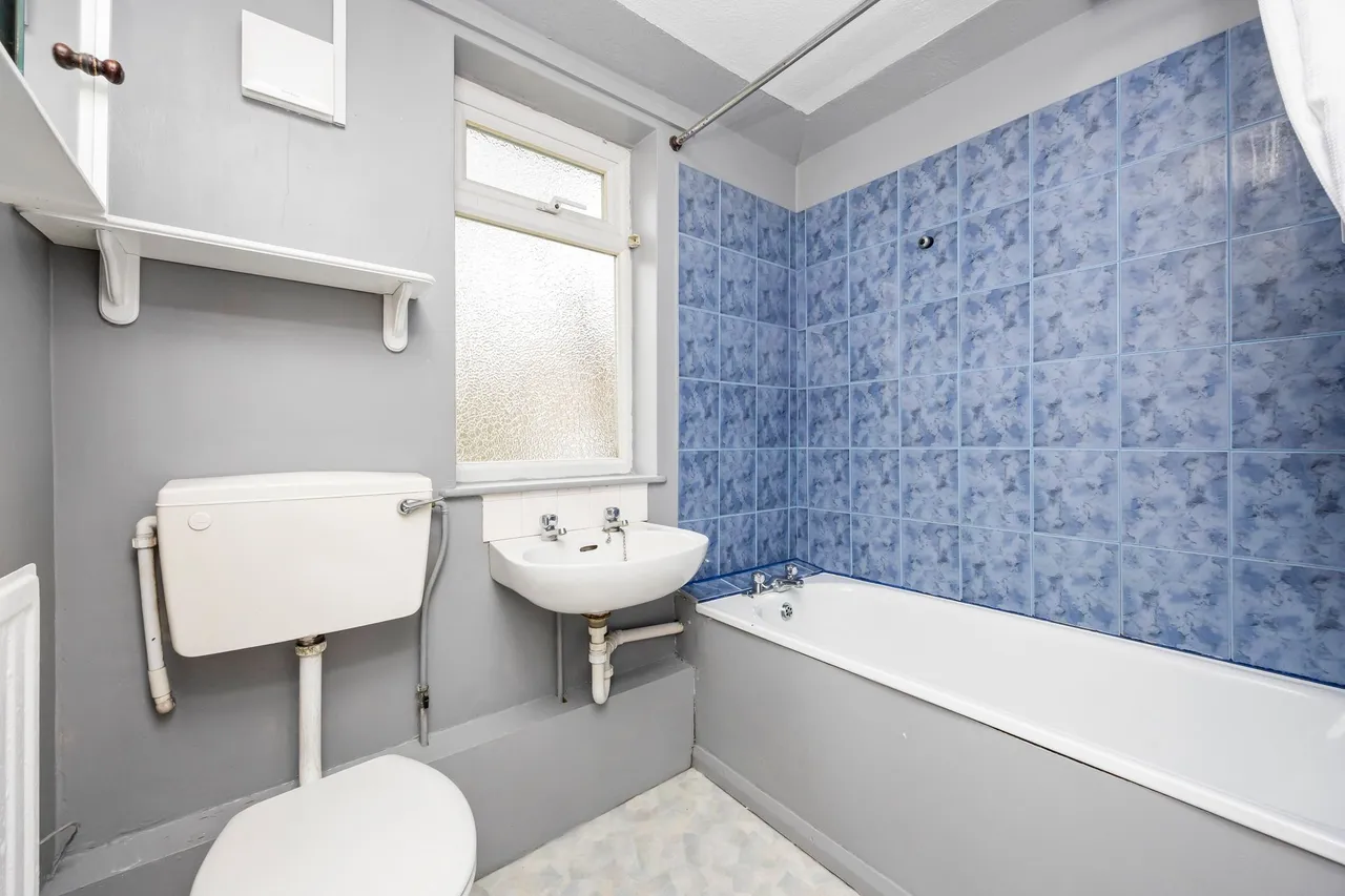 Siskin Close, Horsham, RH12, photo 9