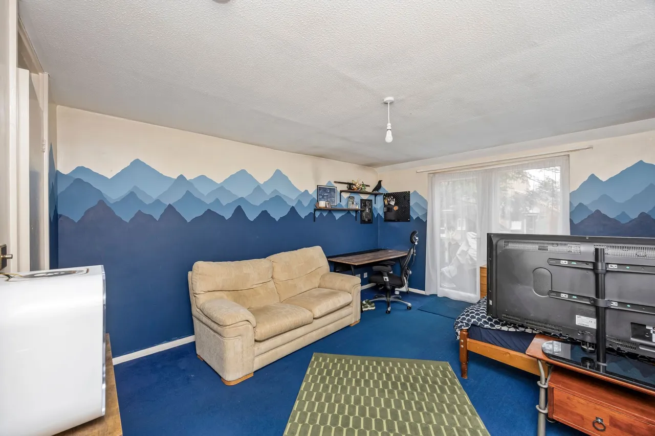 Siskin Close, Horsham, RH12, photo 3
