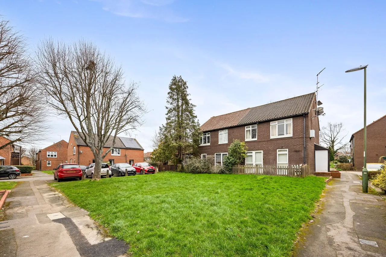 Siskin Close, Horsham, RH12, photo 12